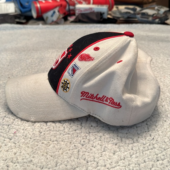 Original 6 Hockey Mitchell and Ness Dad Hat Toronto Maple Leafs, Boston Bruins - Picture 2 of 6